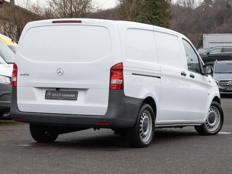 Gebraucht Mercedes e-Vito 85 kW (116 PS) 2023 Arktikweiss Van / Kleinbus