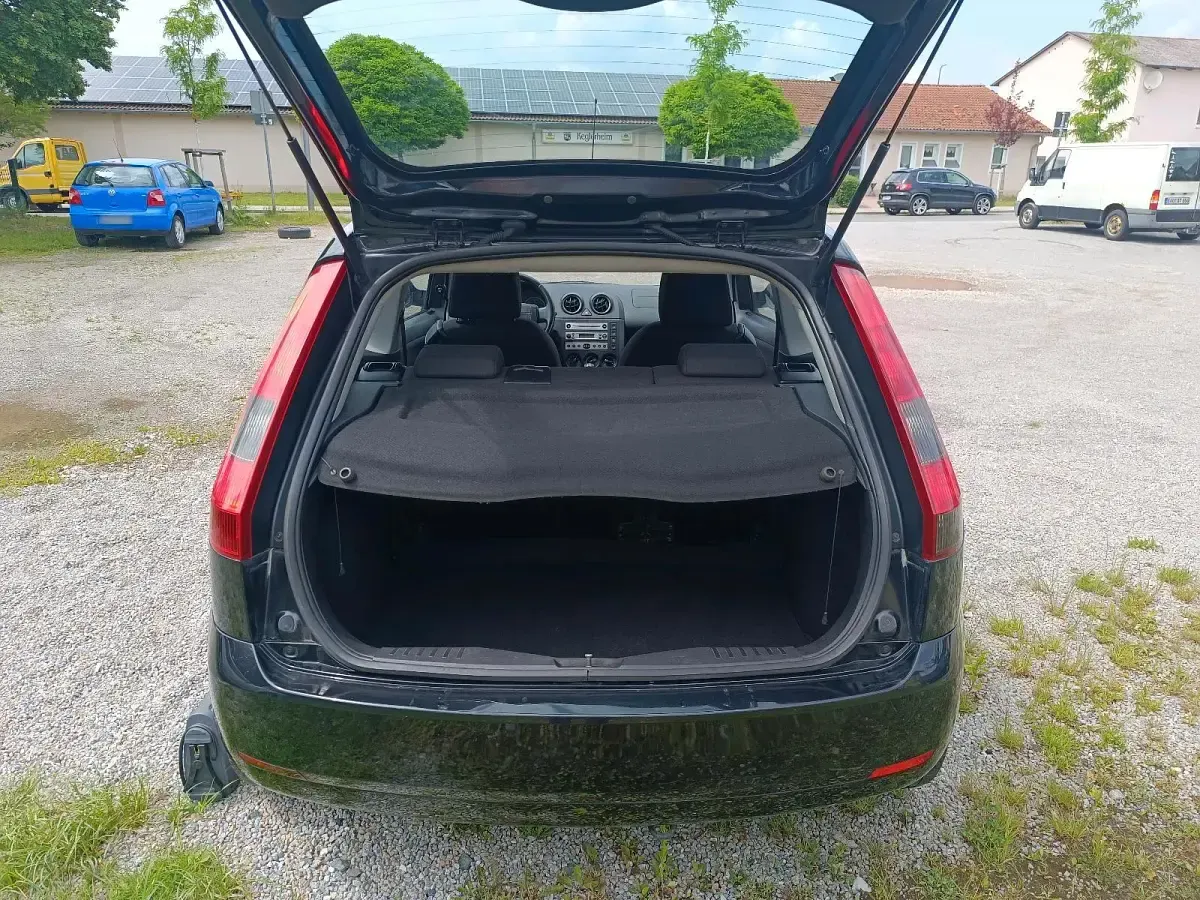 Usata Ford Fiesta 70 CV (51 kW) 2005 Nero Utilitaria