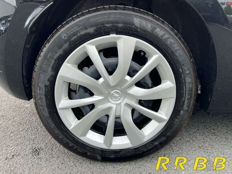 Gebraucht Opel Corsa-e Edition 100 kW (136 PS) 2023 Diamant schwarz/karbon schwarz Kleinwagen