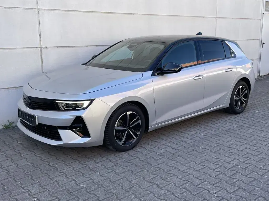 Gebraucht Opel Astra 131 PS (96 kW) 2025 Aluminiumgrau metalliclackieru (metallic) Kleinwagen