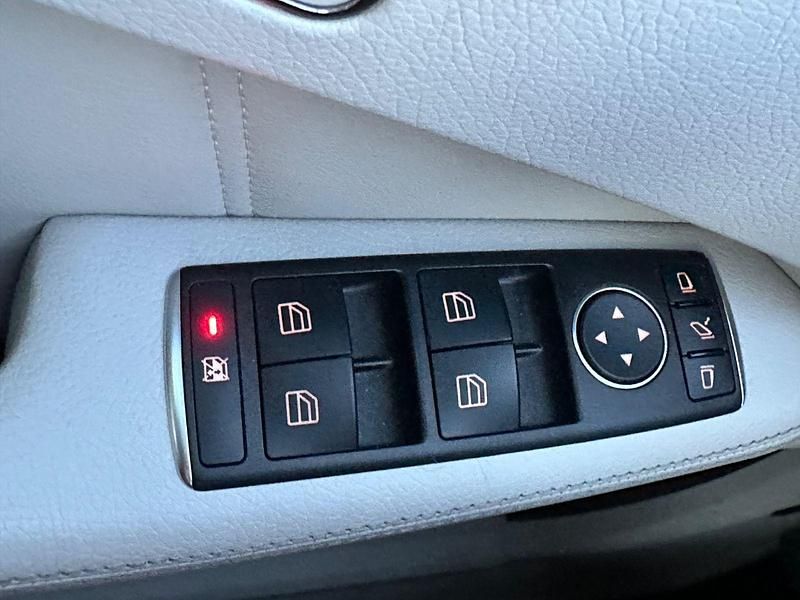 Gebraucht Mercedes E400 333 PS (244 kW) 2015 Blau Kombi