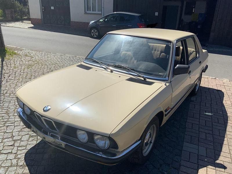 Gebraucht BMW 520 125 PS (91 kW) 1982 Beige Limousine