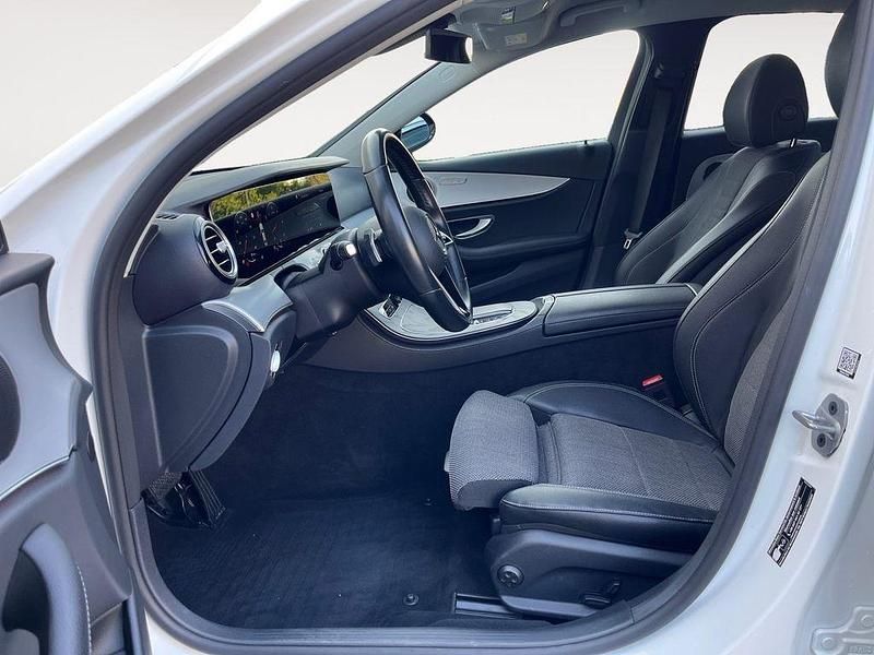 Gebraucht Mercedes E400 AMG 330 PS (242 kW) 2022 Polarweiss Limousine