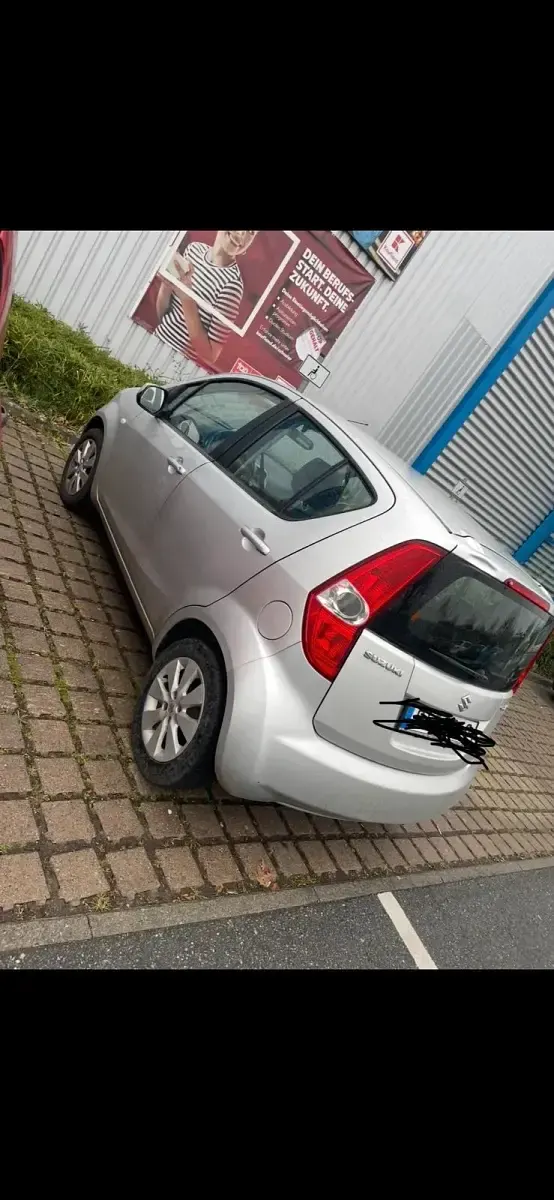 Usado Suzuki Splash 85 HP (62 kW) 2009 Prateado Citadino