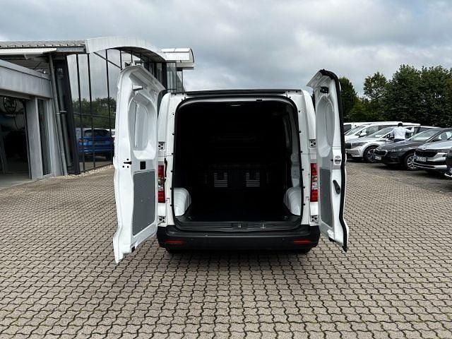 Gebraucht Maxus eDeliver 3 117 kW (160 PS) 2024 Weiß Van