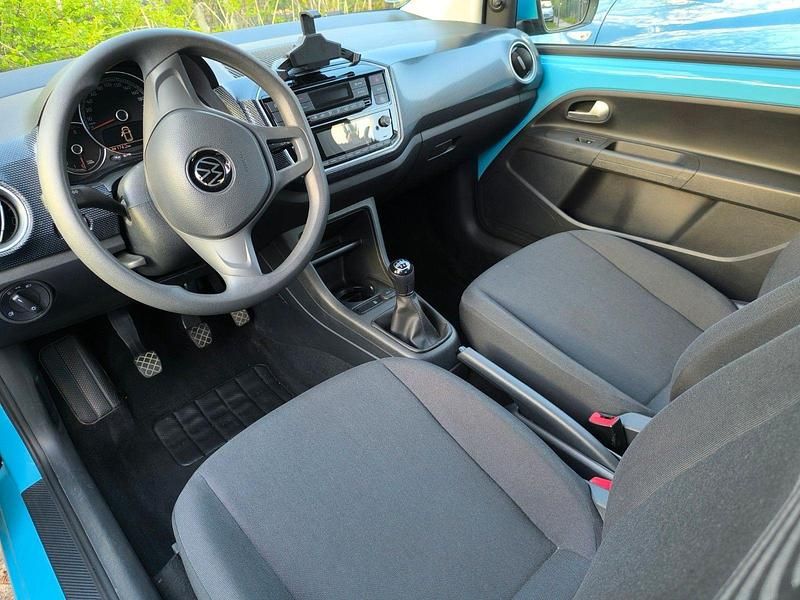 Second-hand VW up! 65 CP (47 kW) 2020 Albastru Hatchback