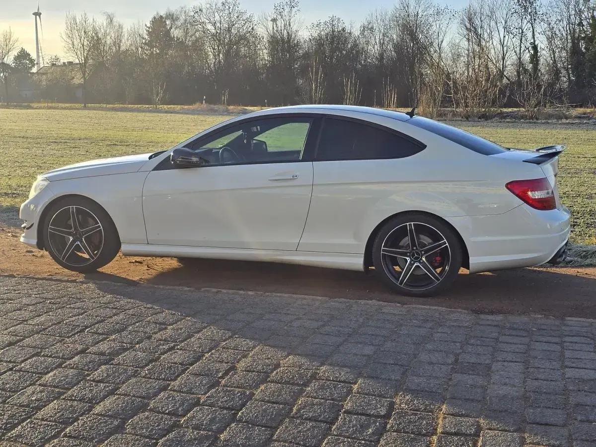 Gebraucht Mercedes C350 AMG line 306 PS (225 kW) 2011 Weiß Coupé