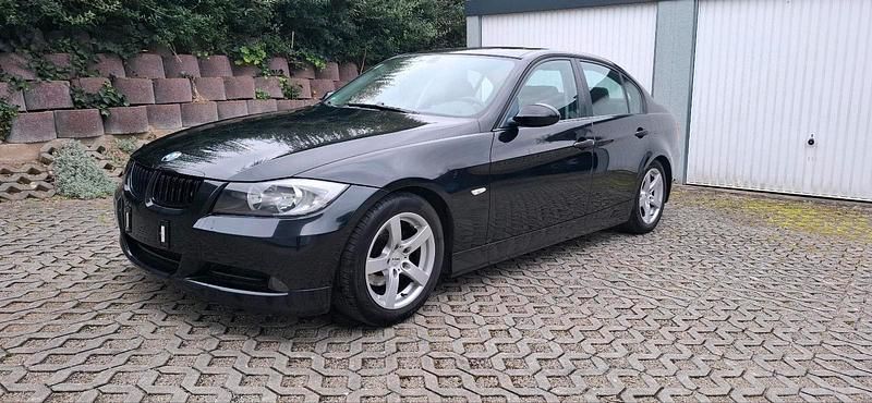 Schwarz Gebraucht 2005 BMW 320 Limousine | 2.250 € (Superpreis) - Bild 1/4