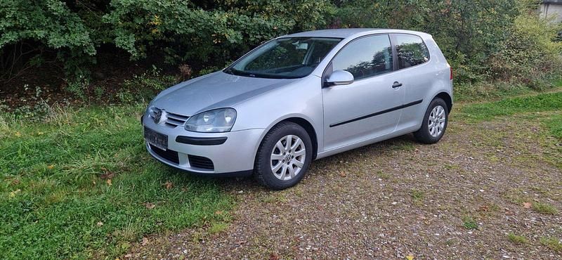 Silber Gebraucht 2004 VW Golf V Kleinwagen | 1.750 € (Teuer) - Bild 1/4