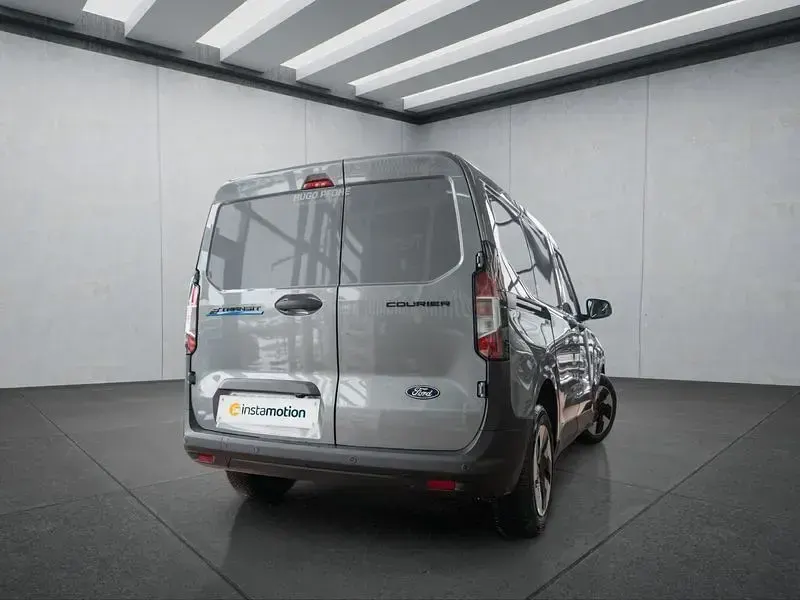 Gebraucht Ford Courier 135 kW (184 PS) 2026 Silber Van / Kleinbus