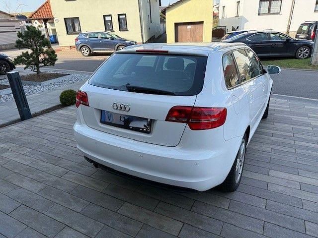 Gebraucht Audi A3 Ambiente 102 PS (75 kW) 2010 Weiß Kleinwagen