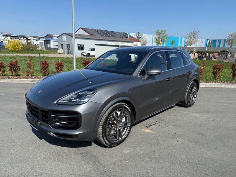 Grau Gebraucht 2019 Porsche Cayenne Turbo SUV | 62.900 € - Bild 1/4