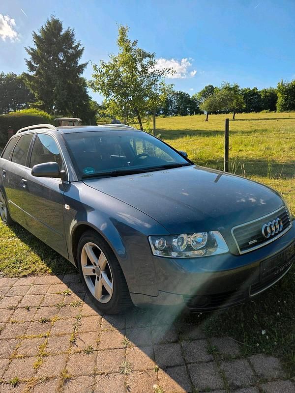 Grau Gebraucht 2004 Audi A4 Kombi | 1.900 € (Fairer Preis) - Bild 1/4