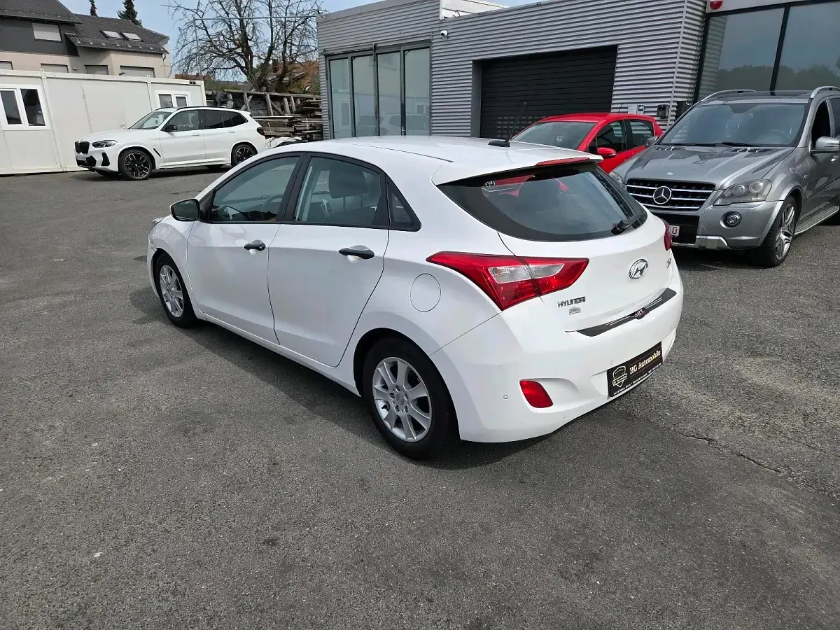 Gebraucht Hyundai i30 90 PS (66 kW) 2013 Weiß Limousine