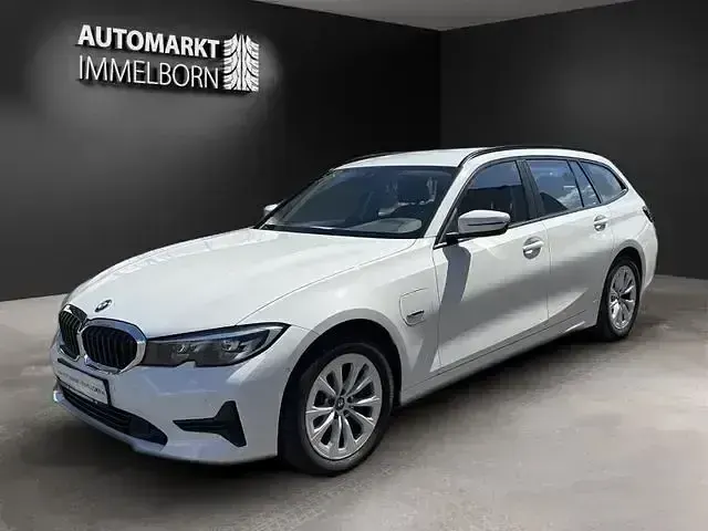 Gebraucht BMW 320e Advantage 204 PS (150 kW) 2021 Weiß Kombi