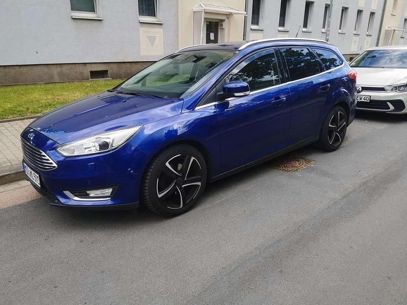 Blau Gebraucht 2015 Ford Focus Kombi | 6.000 € (Superpreis) - Bild 1/4