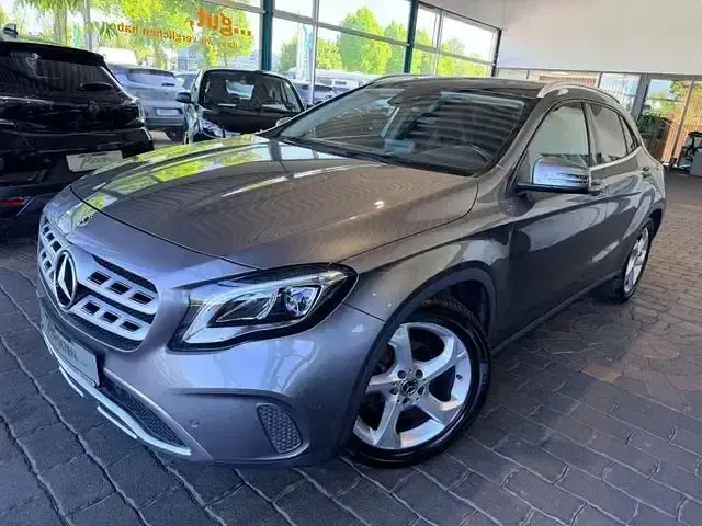 Gebraucht Mercedes GLA200 Urban 156 PS (114 kW) 2019 Grau SUV