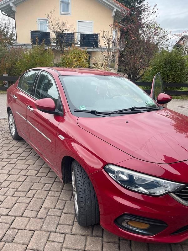 Rot Gebraucht 2016 Fiat Tipo Limousine | 5.750 € (Superpreis) - Bild 1/4
