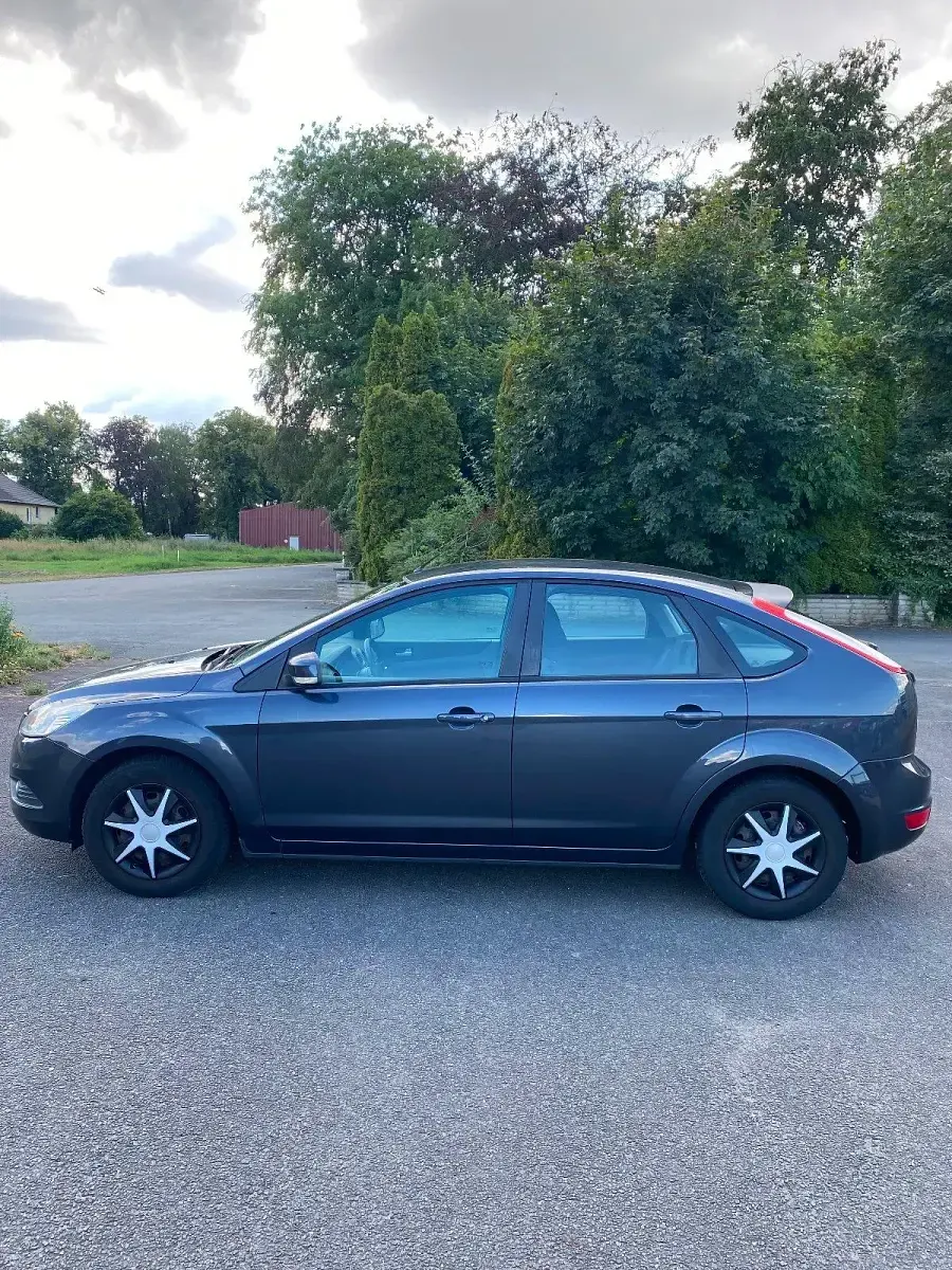 Gebraucht Ford Focus Style 116 PS (85 kW) 2009 Grau Limousine