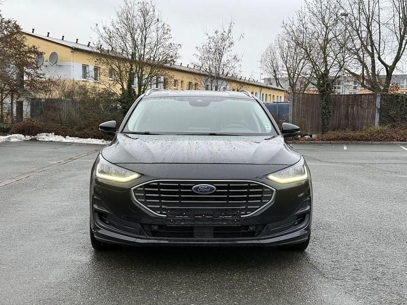 Schwarz Gebraucht 2022 Ford Focus Titanium Kombi | 11.999 € (Etwas zu teuer) - Bild 1/4
