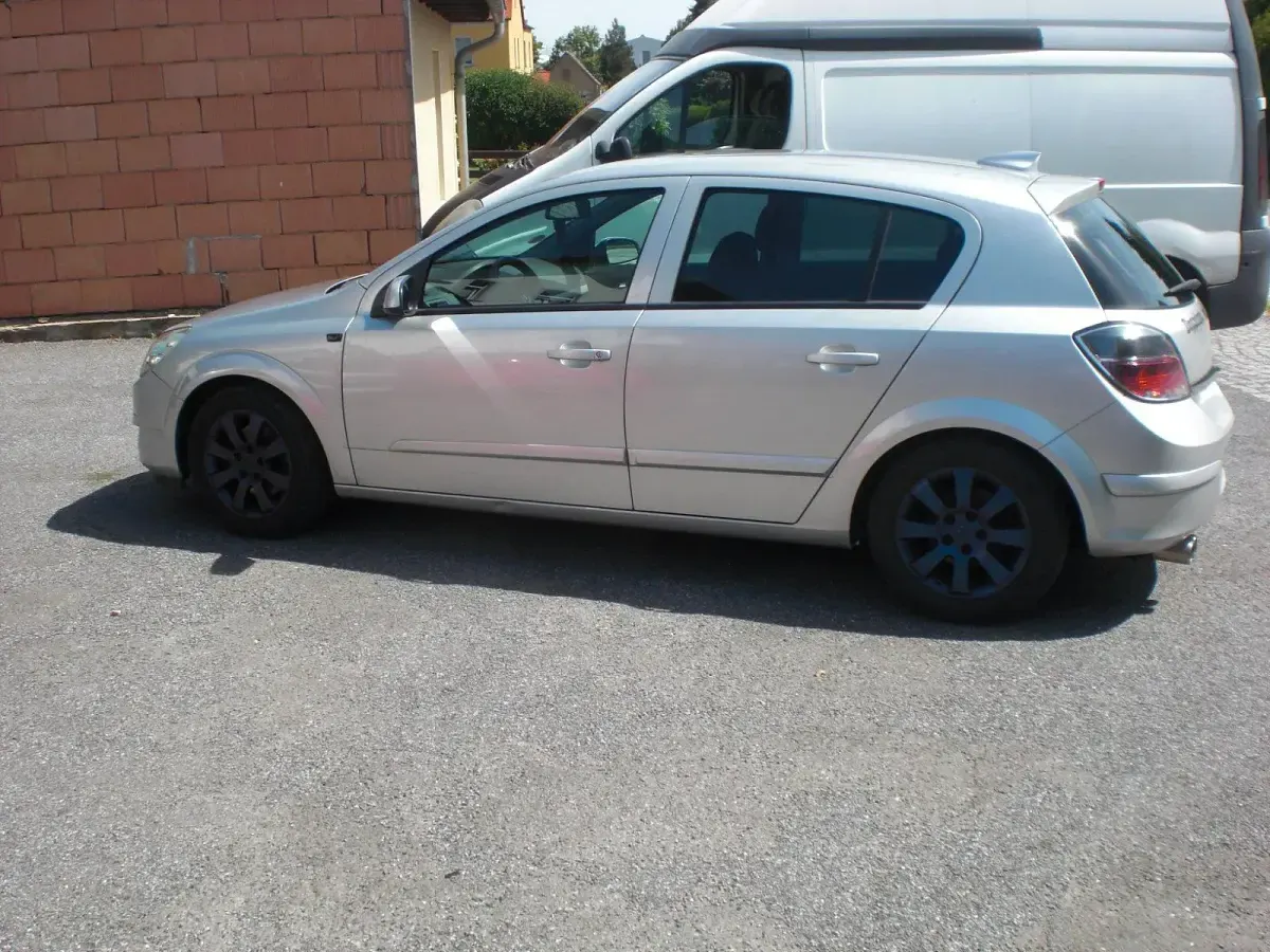 Gebraucht Opel Astra 90 PS (66 kW) 2008 Limousine
