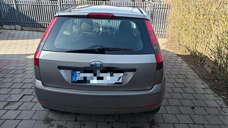 Gebraucht Ford Fiesta 80 PS (58 kW) 2004 Grau Kleinwagen