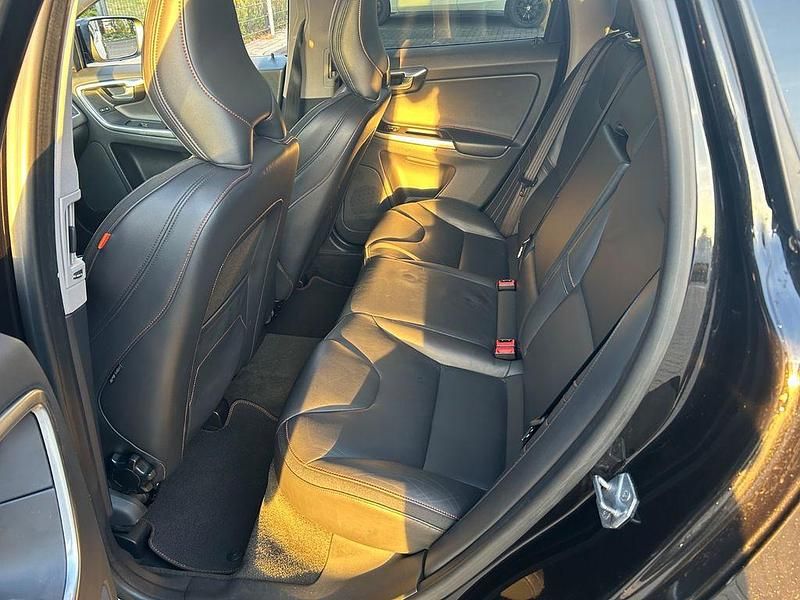 Gebraucht Volvo XC60 Ocean Race 150 PS (110 kW) 2016 Schwarz SUV