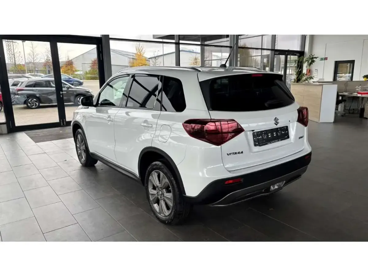 Gebraucht Suzuki Vitara Comfort 110 PS (80 kW) 2025 Cool white pearl metallic (metallic) SUV