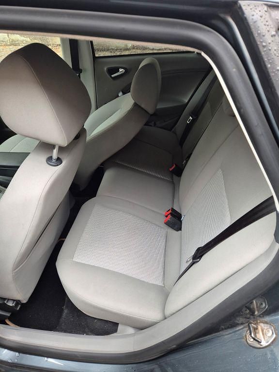 Grau Gebraucht 2012 Seat Ibiza Style Limousine | 4.200 € (Fairer Preis) - Bild 1/4
