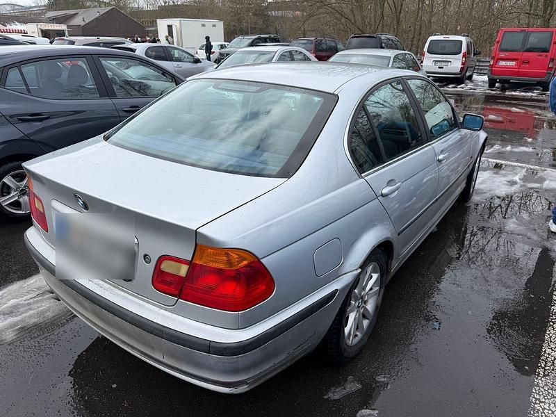 Silber Gebraucht 1998 BMW 320 Limousine | 1.350 € (Superpreis) - Bild 1/4