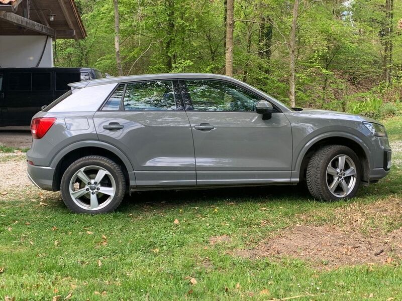 Grau Gebraucht 2018 Audi Q2 SUV | 20.000 € (Fairer Preis) - Bild 1/4