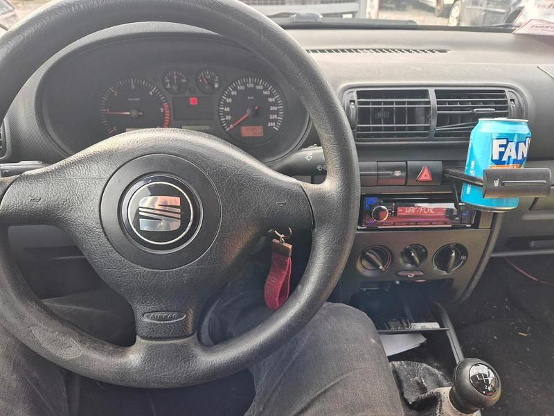 Second-hand Seat Leon 90 CP (66 kW) 2000 Roșu Hatchback