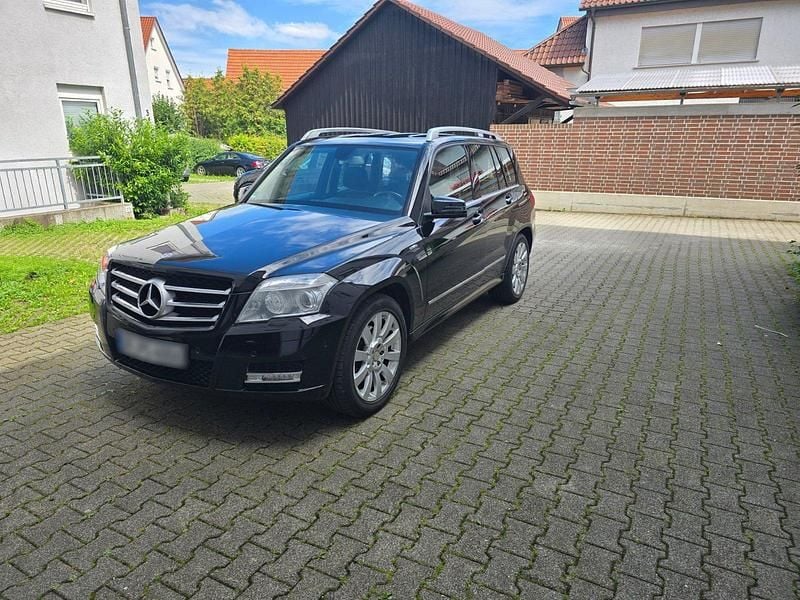 Schwarz Gebraucht 2010 Mercedes GLK220 SUV | 12.300 € (Fairer Preis) - Bild 1/4