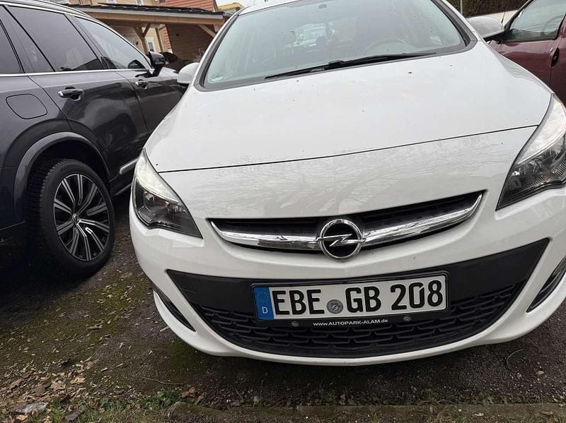 Weiß Gebraucht 2014 Opel Astra Eco Limousine | 5.800 € (Fairer Preis) - Bild 1/4