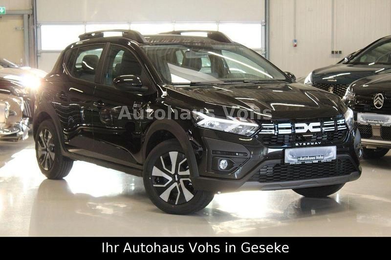Neu Dacia Sandero Expression 91 PS (66 kW) 2025 Schwarz SUV