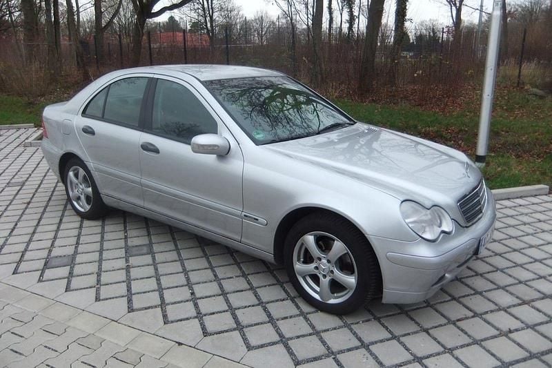 Silber Gebraucht 2002 Mercedes 200 Limousine | 2.990 € (Superpreis) - Bild 1/4