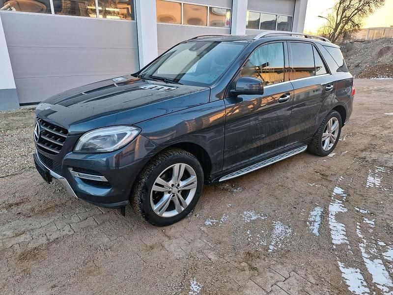 Grau Gebraucht 2013 Mercedes ML350 SUV | 18.000 € (Guter Preis) - Bild 1/4
