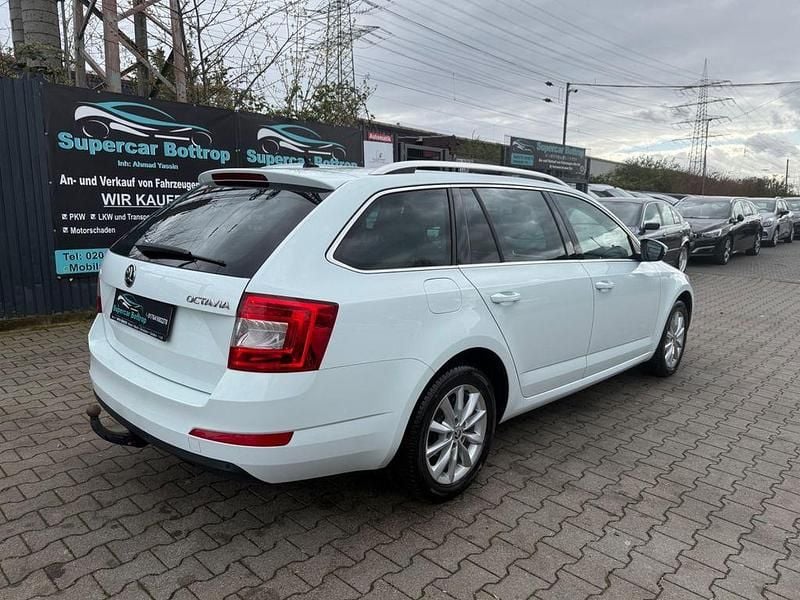 Gebraucht Skoda Octavia Style 150 PS (110 kW) 2015 Weiß Kleinwagen