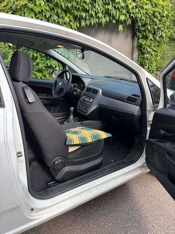 Gebraucht Fiat Punto Pop 69 PS (50 kW) 2013 Weiß Kleinwagen