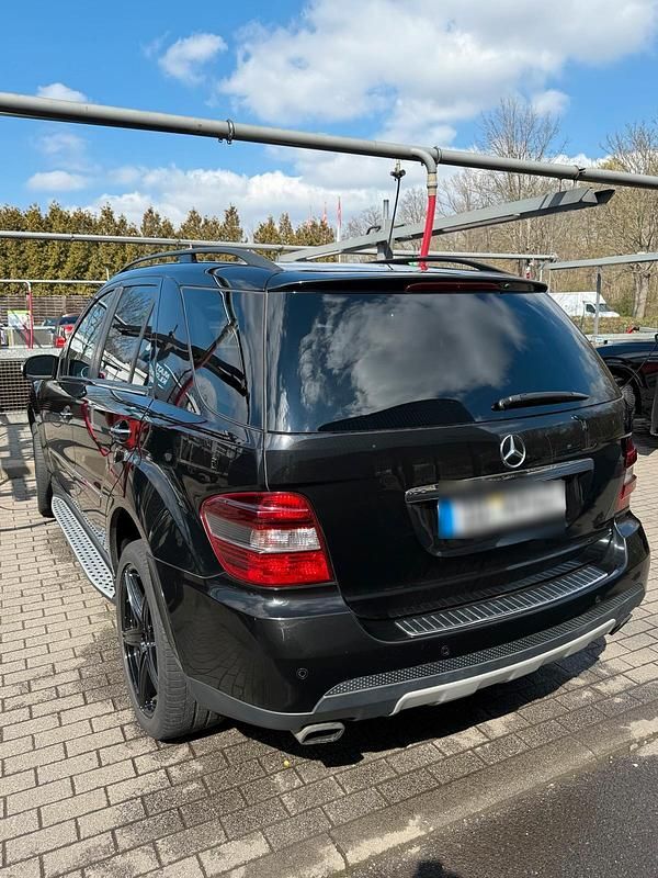 Gebraucht Mercedes ML320 224 PS (164 kW) 2008 Schwarz SUV