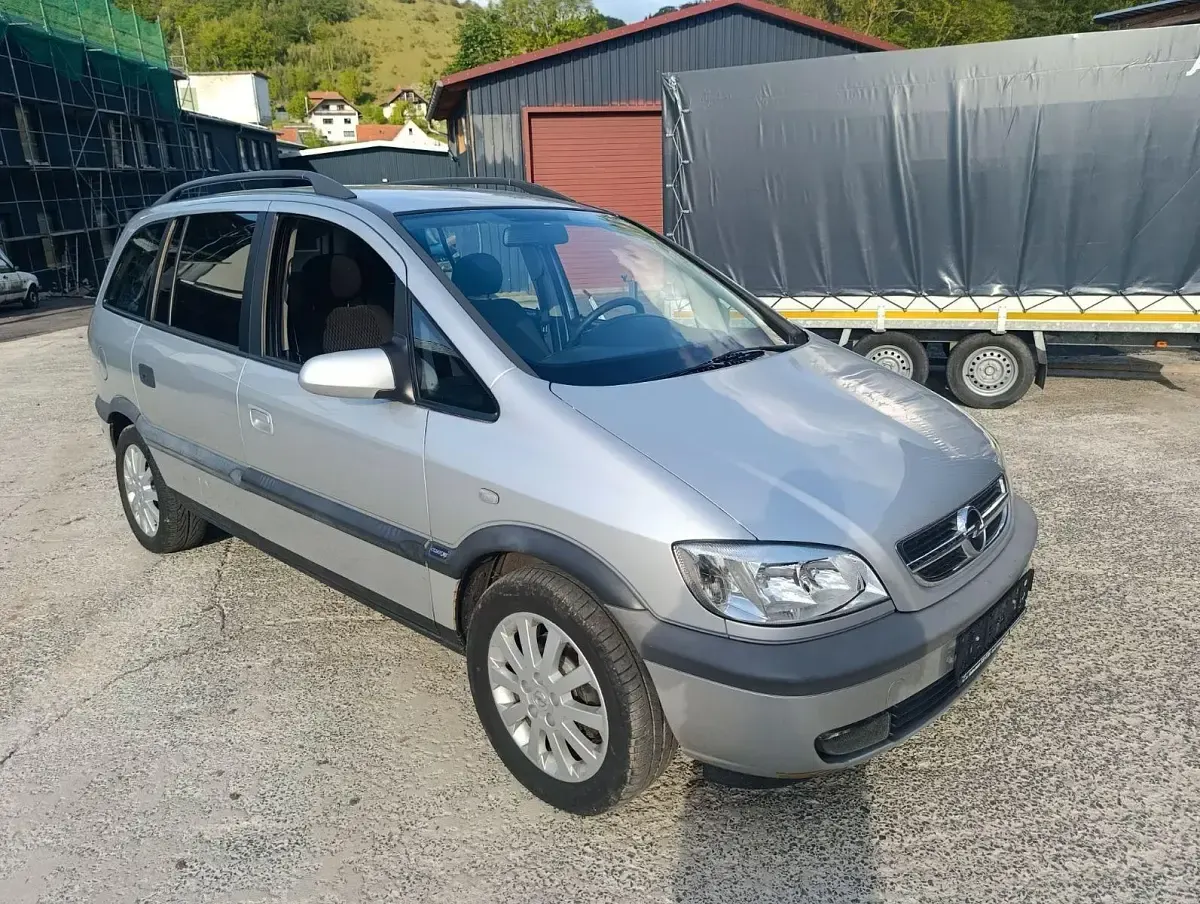 Gebraucht Opel Zafira 125 PS (91 kW) 2004 Silber Van / Kleinbus