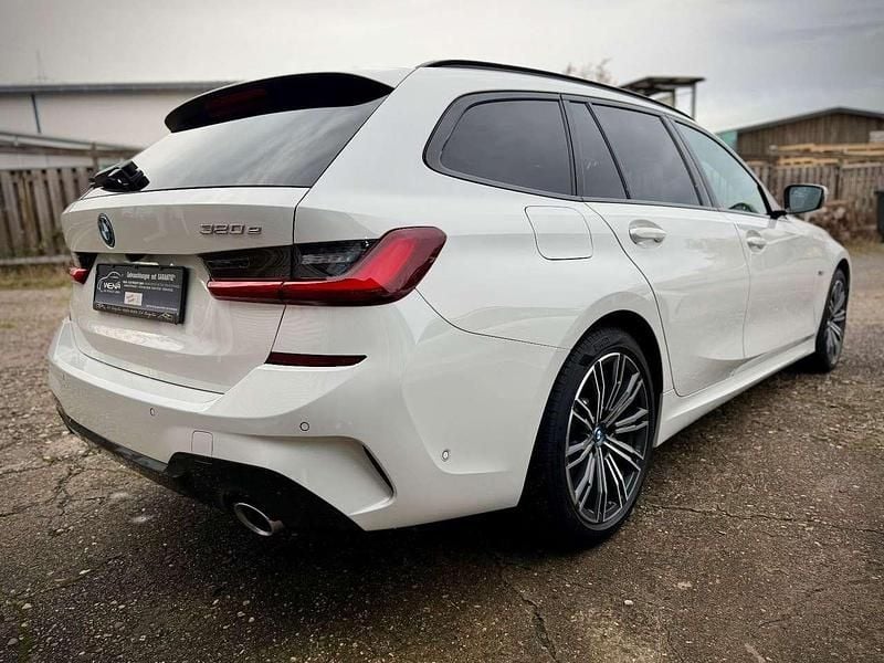 Gebraucht BMW 320e M Sport 163 PS (119 kW) 2022 Alpinweiss iii Kombi