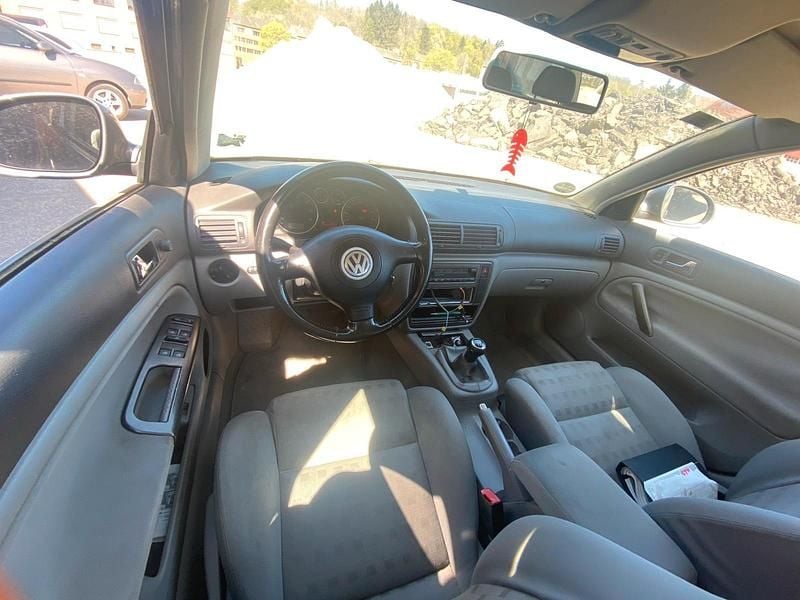 Second-hand VW Passat 102 CP (75 kW) 2005 Gri Break