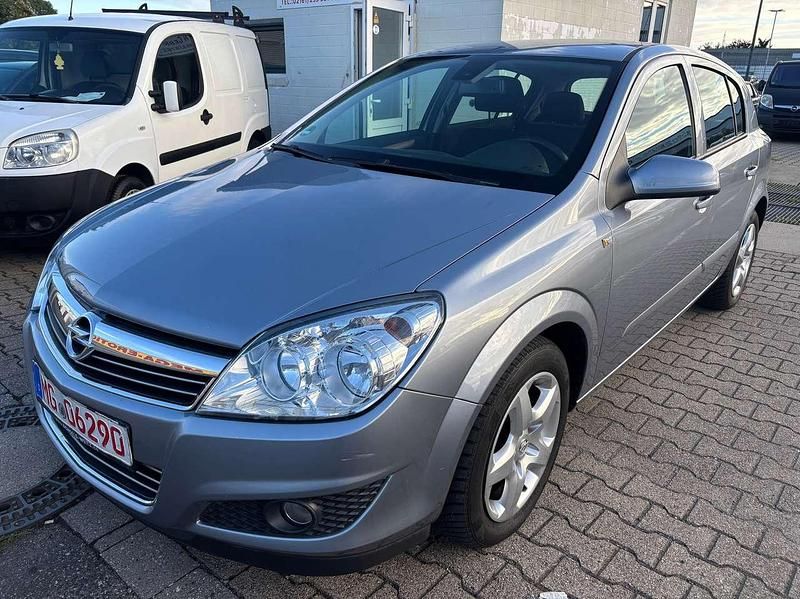 Grau Gebraucht 2008 Opel Astra Edition Kleinwagen | 3.200 € (Fairer Preis) - Bild 1/4