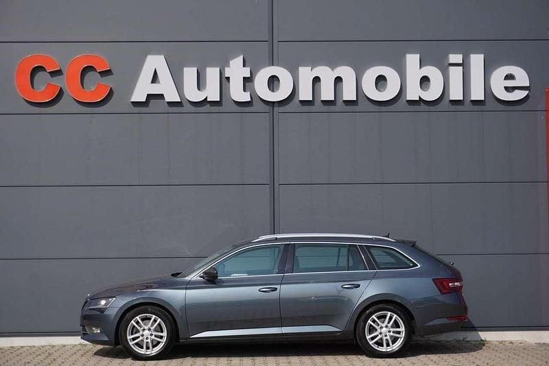 Grau Gebraucht 2018 Skoda Superb Style Kombi | 16.880 € (Fairer Preis) - Bild 1/4