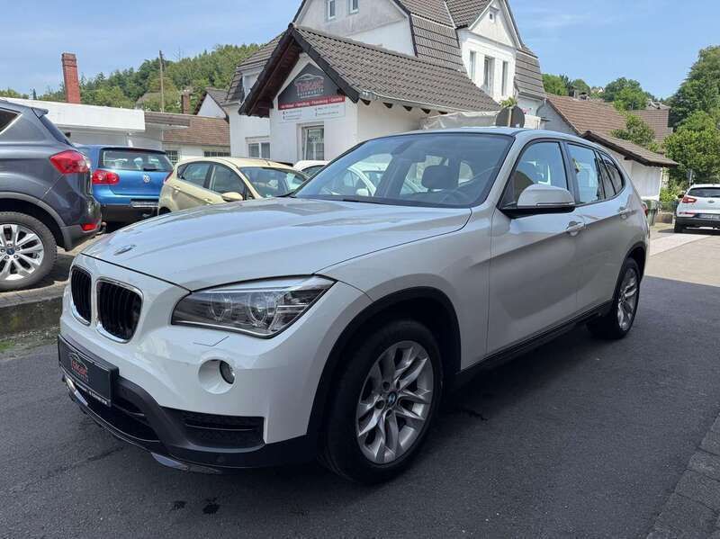 Alpinweiss iii Gebraucht 2014 BMW X1 Sport Line SUV | 9.990 € (Fairer Preis) - Bild 1/4