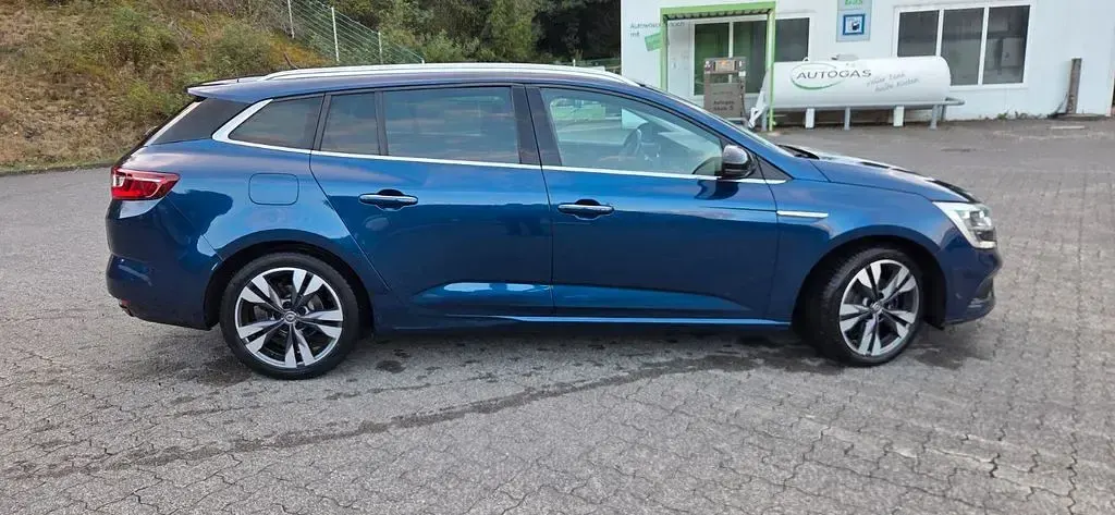 Gebraucht Renault Mégane IV 150 PS (110 kW) 2019 Blau Limousine