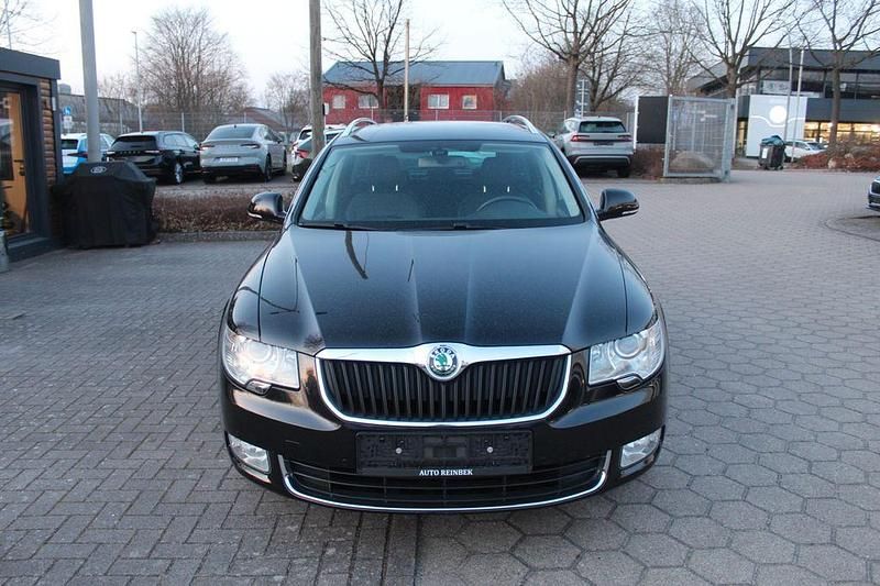 Gebraucht Skoda Superb Elegance 170 PS (125 kW) 2012 Schwarz Kombi