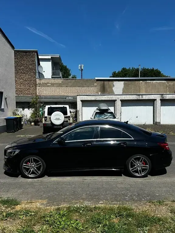 Gebraucht Mercedes CLA180 122 PS (89 kW) 2019 Schwarz Coupé
