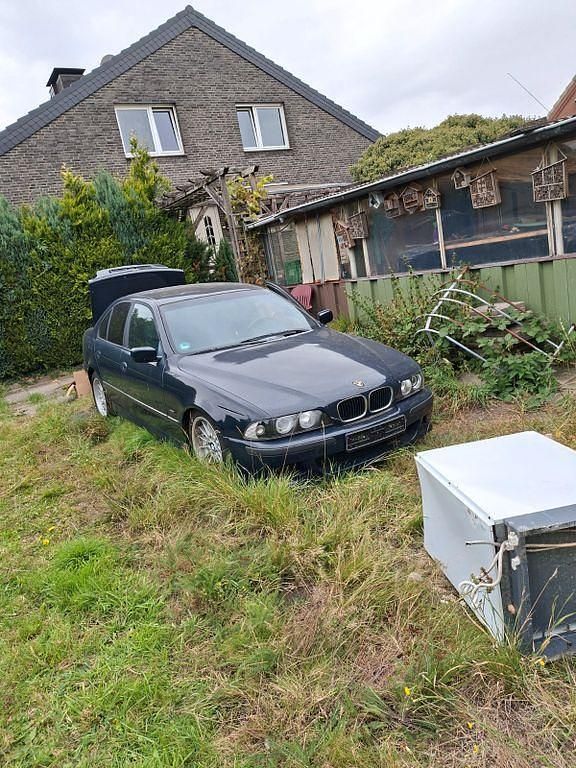 Second-hand BMW 523 Shadowline 170 CP (125 kW) 2000 Albastru Berlinǎ